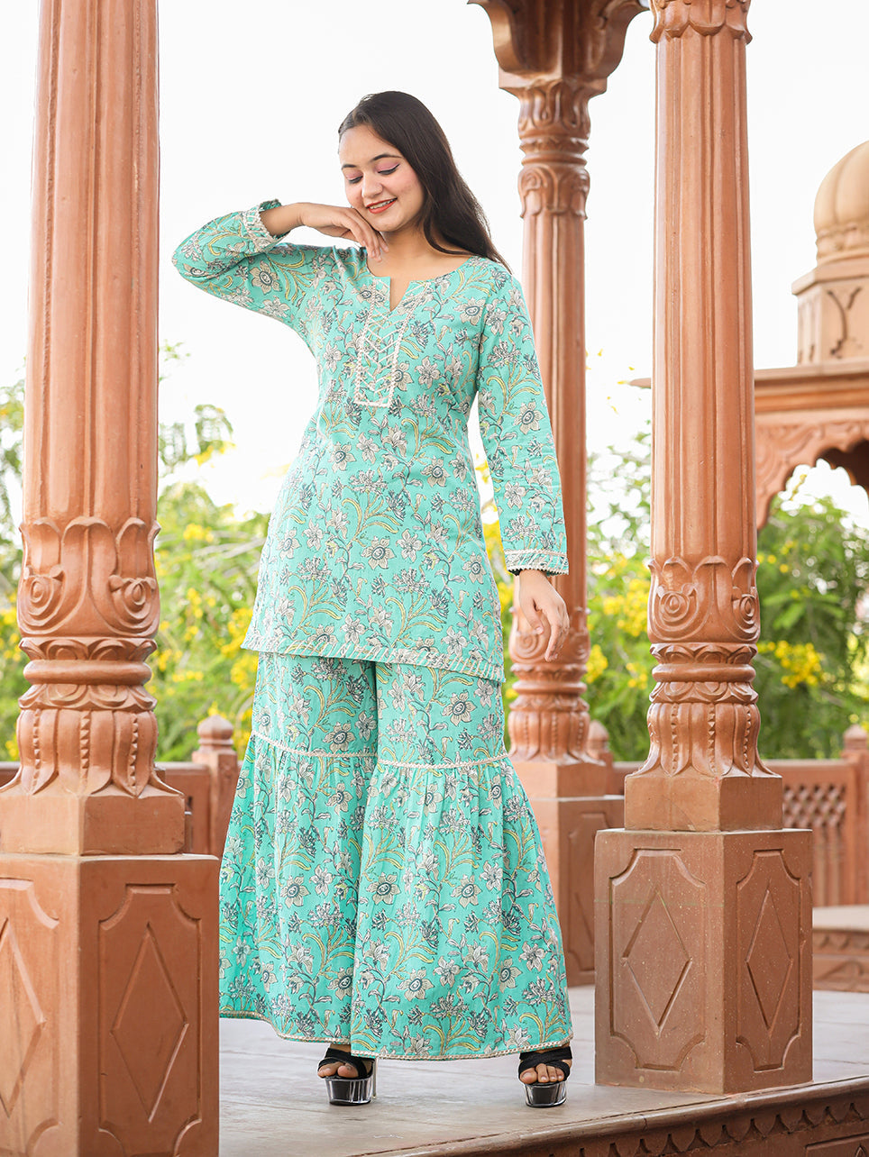 Kaajh Women's Green Floral Printed Kurta With Sharara | Grocsy