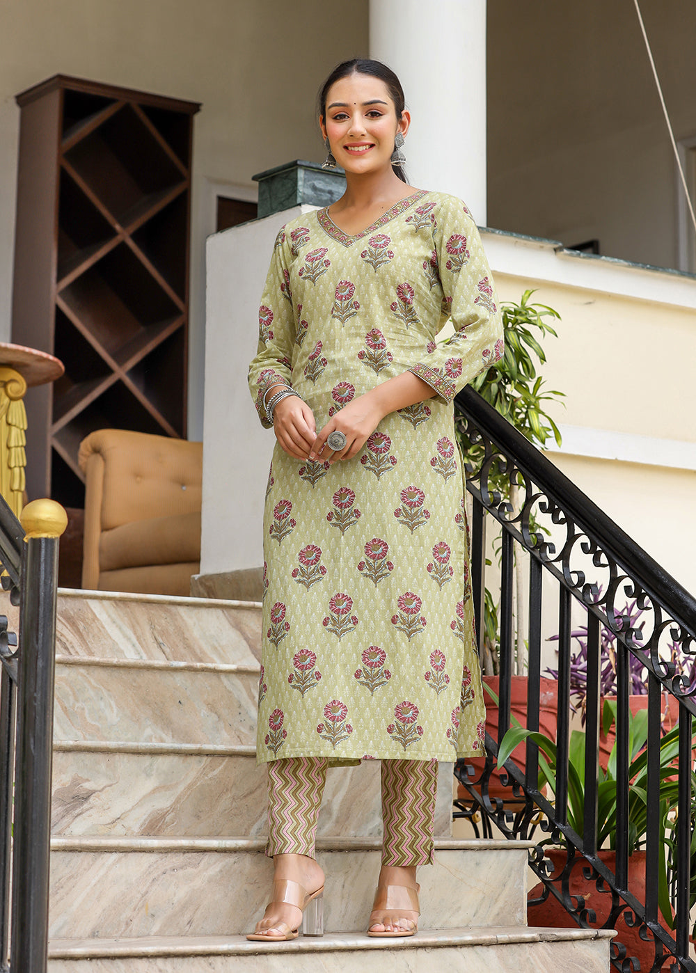 Kaajh Women's Green Floral Printed Cotton Kurta Pant Set | Grocsy