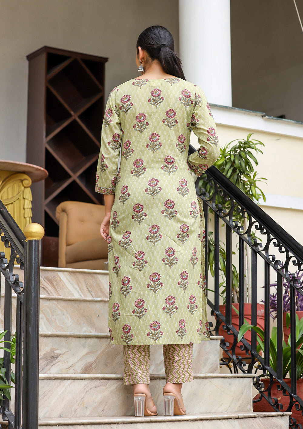 Kaajh Women's Green Floral Printed Cotton Kurta Pant Set | Grocsy