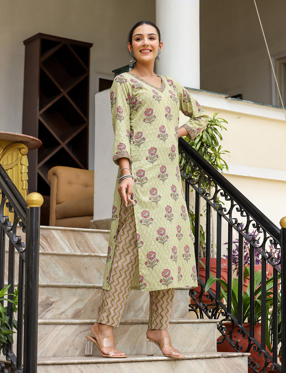 Kaajh Women's Green Floral Printed Cotton Kurta Pant Set | Grocsy
