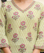 Kaajh Women's Green Floral Printed Cotton Kurta Pant Set | Grocsy