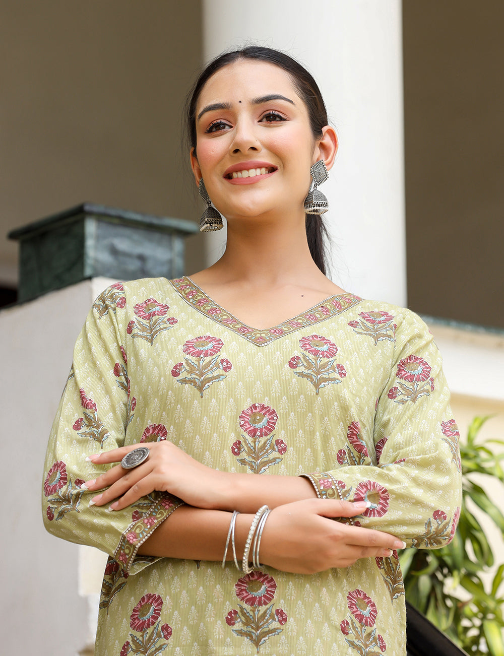 Kaajh Women's Green Floral Printed Cotton Kurta Pant Set | Grocsy