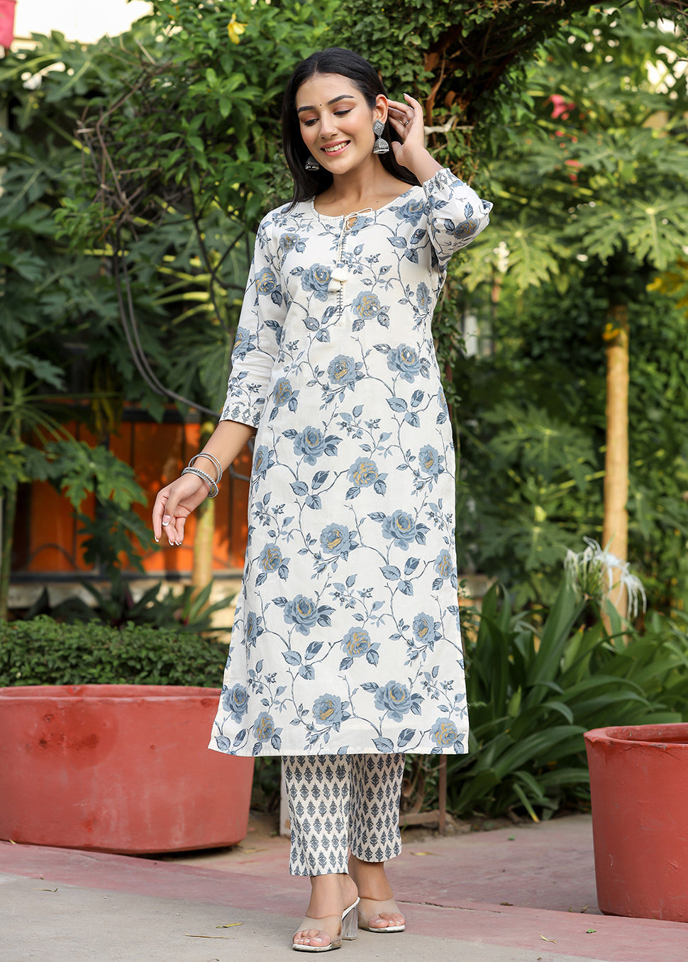 Kaajh Women's Grey Floral Print Cotton Kurta Pant Set | Grocsy