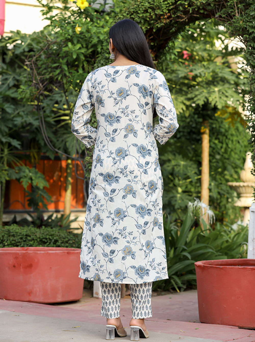 Kaajh Women's Grey Floral Print Cotton Kurta Pant Set | Grocsy