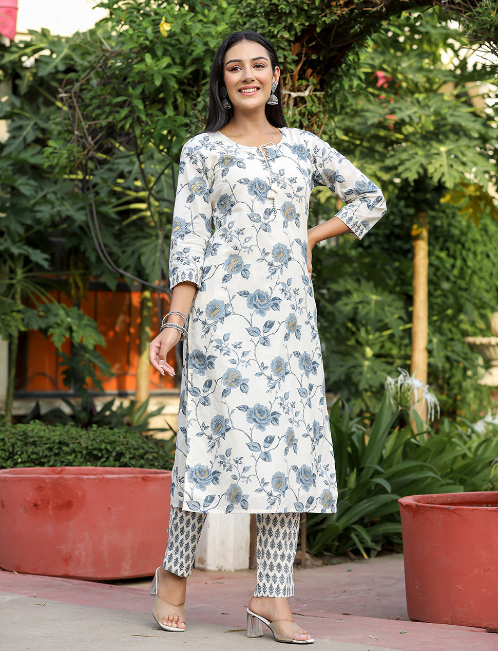 Kaajh Women's Grey Floral Print Cotton Kurta Pant Set | Grocsy