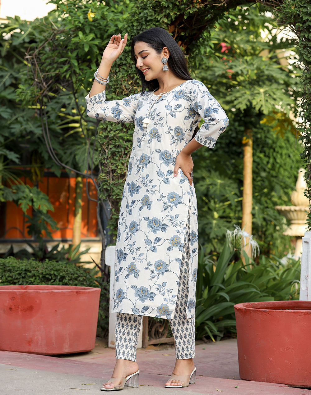 Kaajh Women's Grey Floral Print Cotton Kurta Pant Set | Grocsy