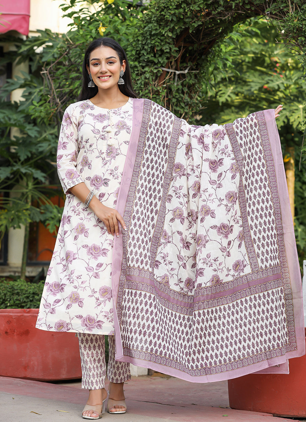 Kaajh Women's Light Purple Floral Print Cotton Kurta Pant Set With Dupatta | Grocsy