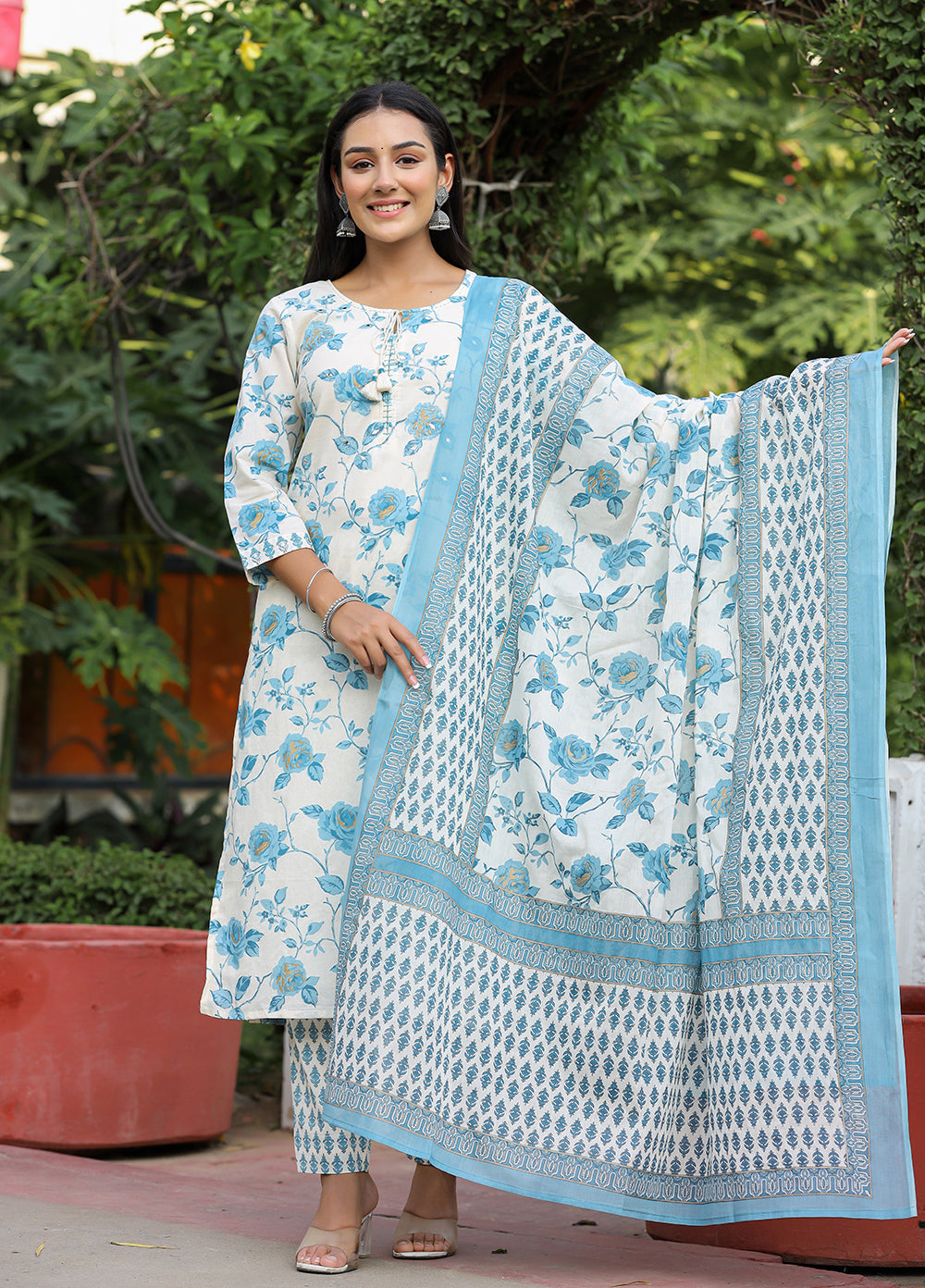 Kaajh Women's Sky Blue Floral Print Cotton Kurta Pant Set With Dupatta | Grocsy