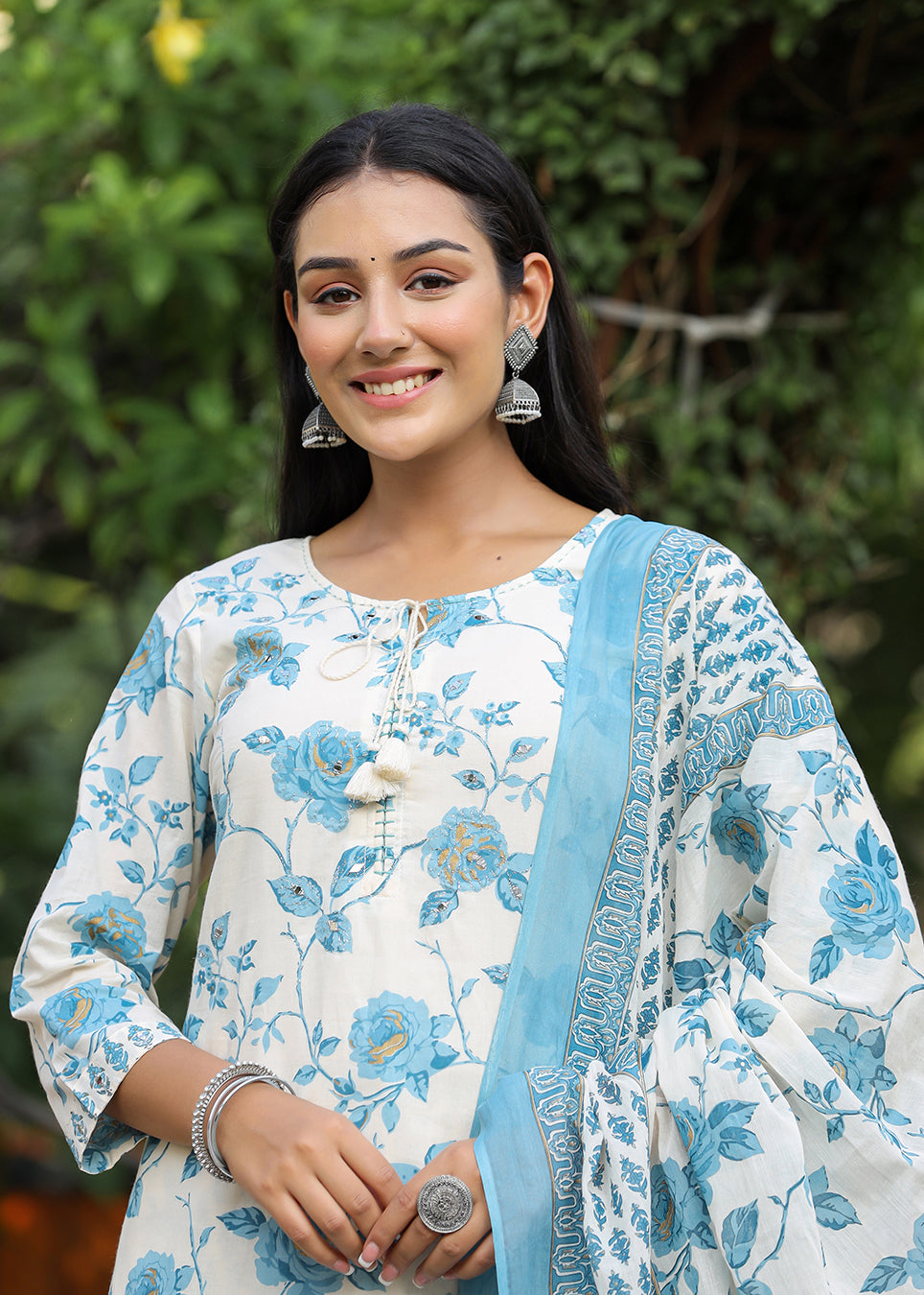 Kaajh Women's Sky Blue Floral Print Cotton Kurta Pant Set With Dupatta | Grocsy
