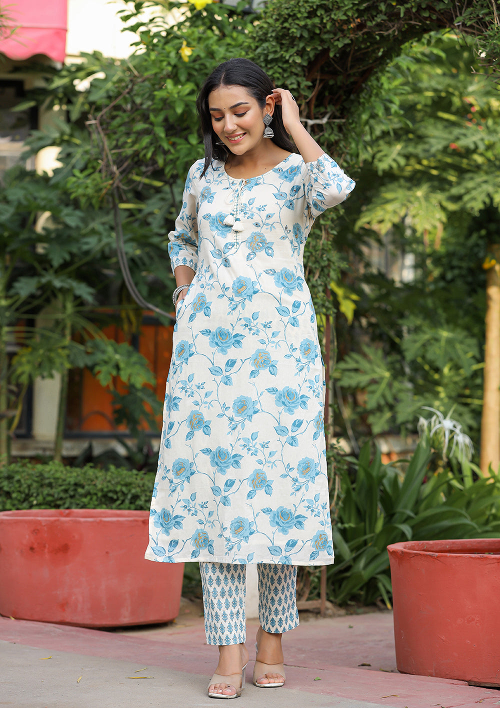 Kaajh Women's Sky Blue Floral Print Cotton Kurta Pant Set With Dupatta | Grocsy