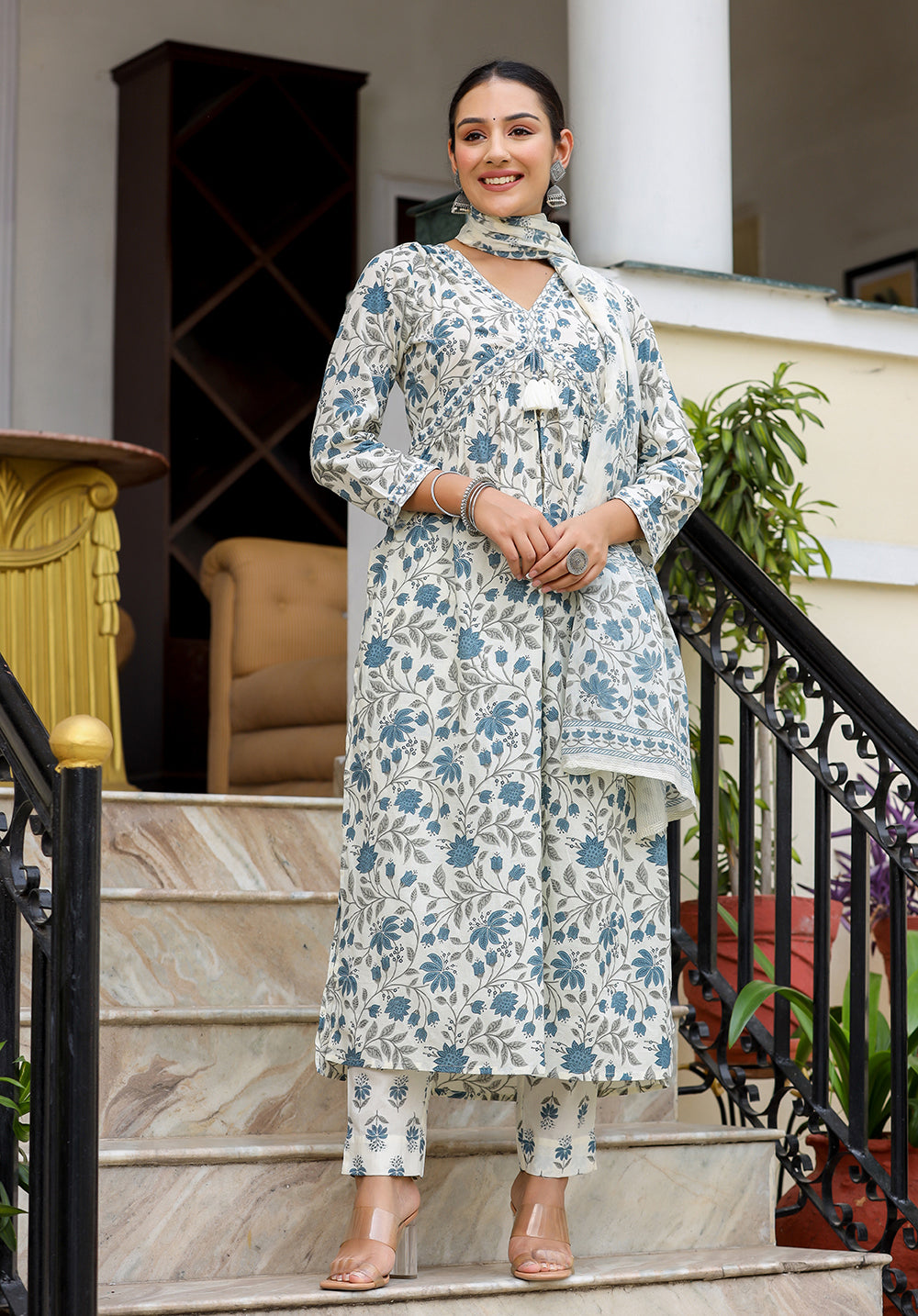 Kaajh Women's White Floral Printed Aaliya Cut Kurta Pant And Dupatta Set | Grocsy