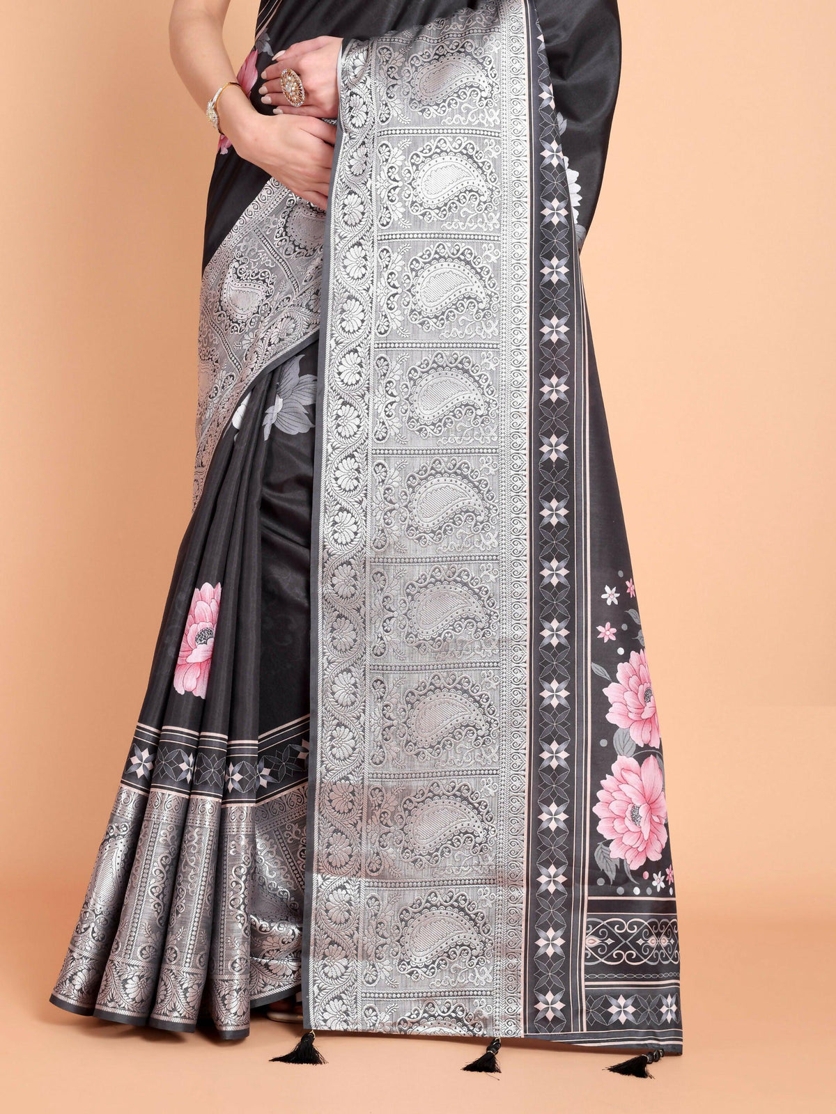 Vamsee Bhavi Black Georgette Saree | Grocsy
