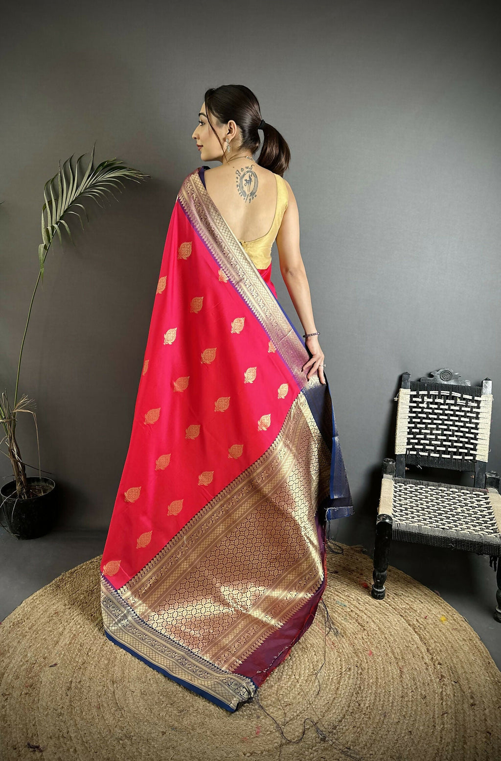 Joban Fashion Pink Intricate Zari Weaving Soft Silk Banarasi Saree | Grocsy