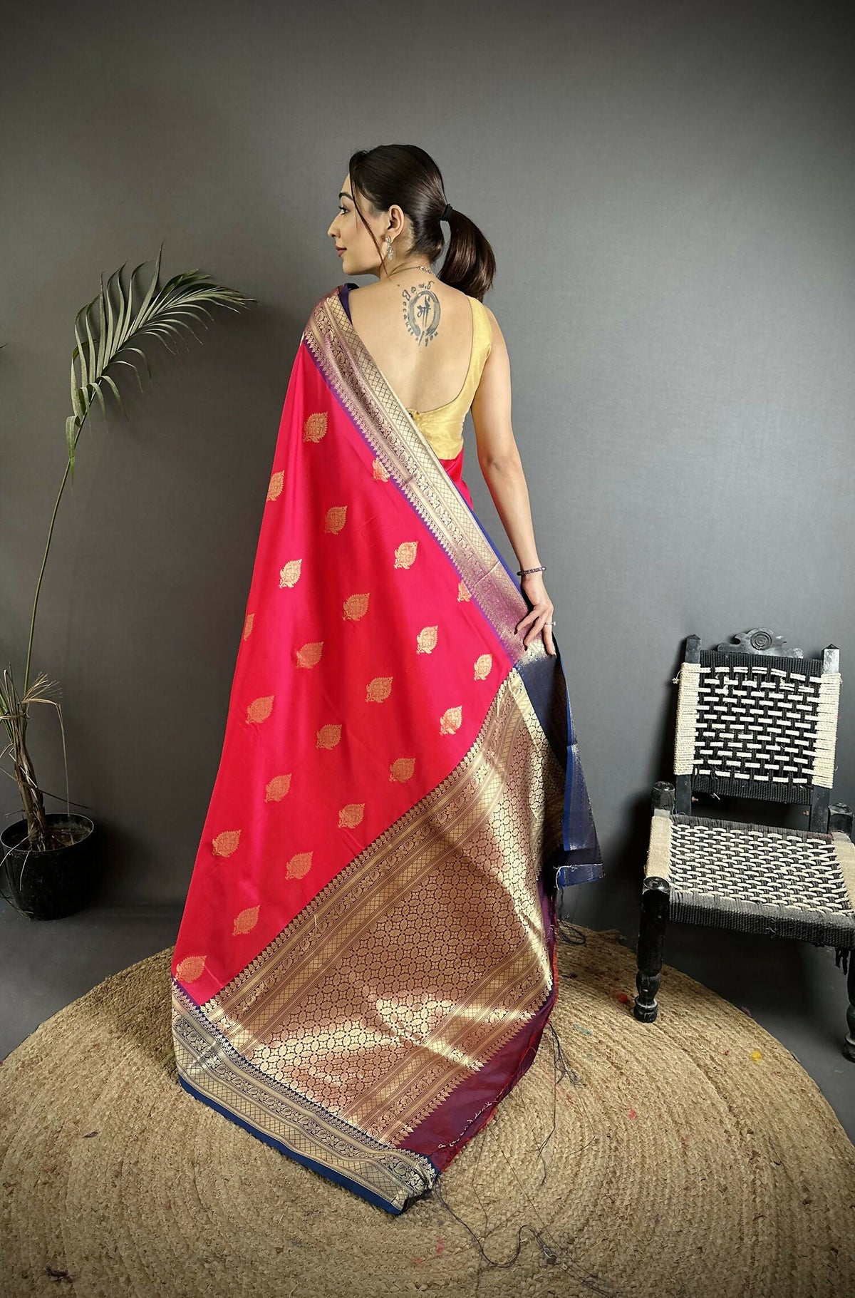 Joban Fashion Pink Intricate Zari Weaving Soft Silk Banarasi Saree | Grocsy