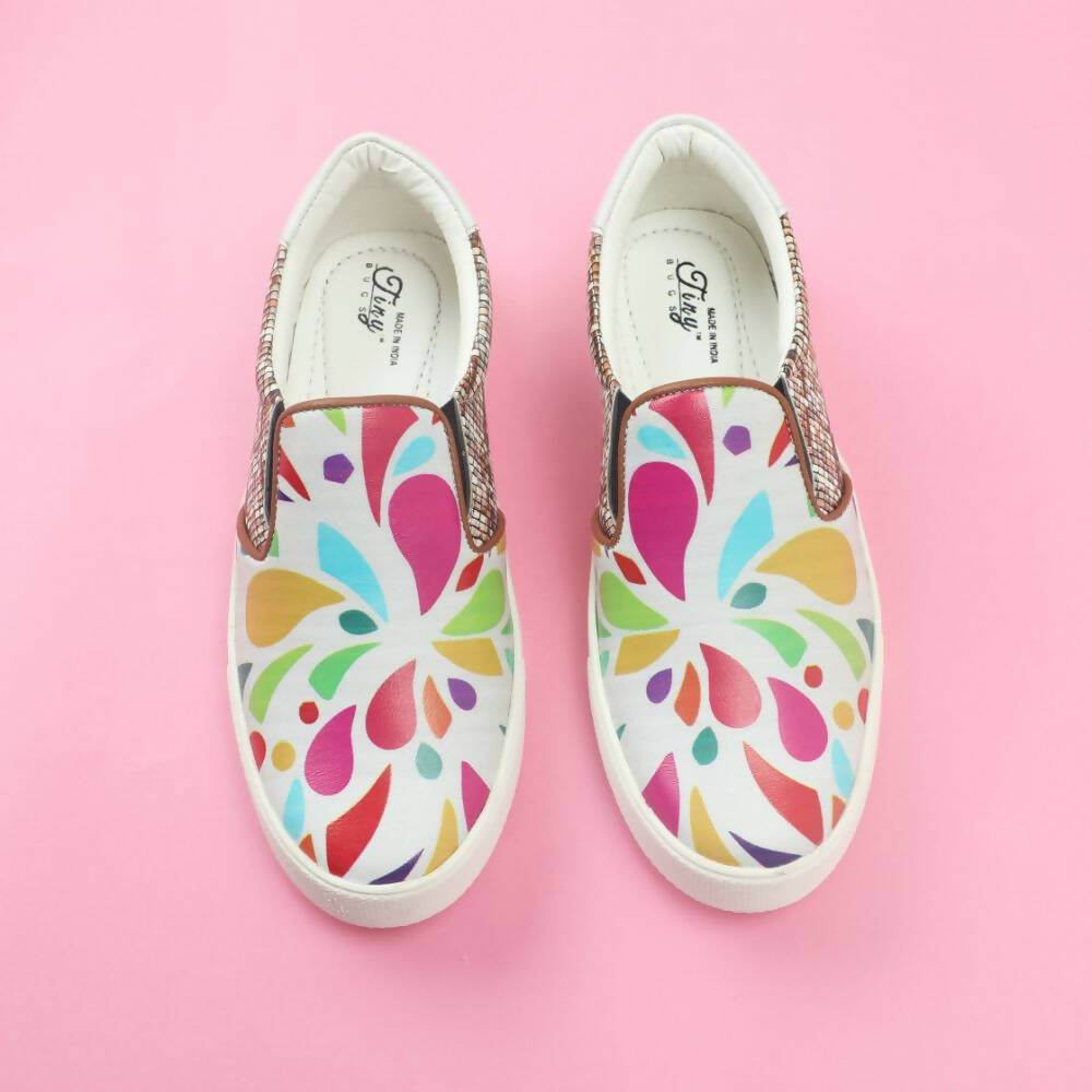 Tiny Bugs Girls Multi Printed Slip Ons Sneakers - White | Grocsy