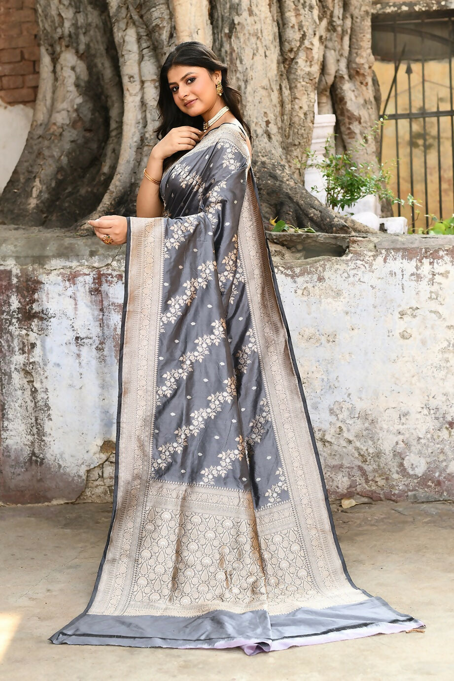 Joban Fashion Silver Grey Pure Katan Pure Handloom Banarasi Silk Saree | Grocsy