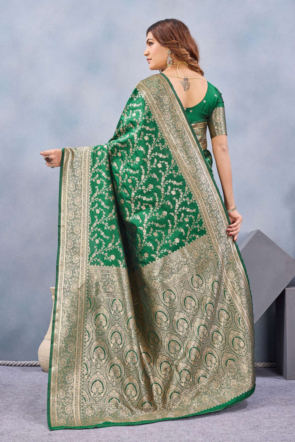 Divine International Trading Co Green Soft Silk Blend Banarasi Jacuard Work Designer Party Wear Saree With Unstitched Blouse Piece | Grocsy