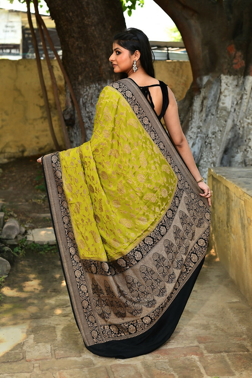 Joban Fashion Green Crepe Chiffon Pure Handloom Banarasi Silk Saree | Grocsy