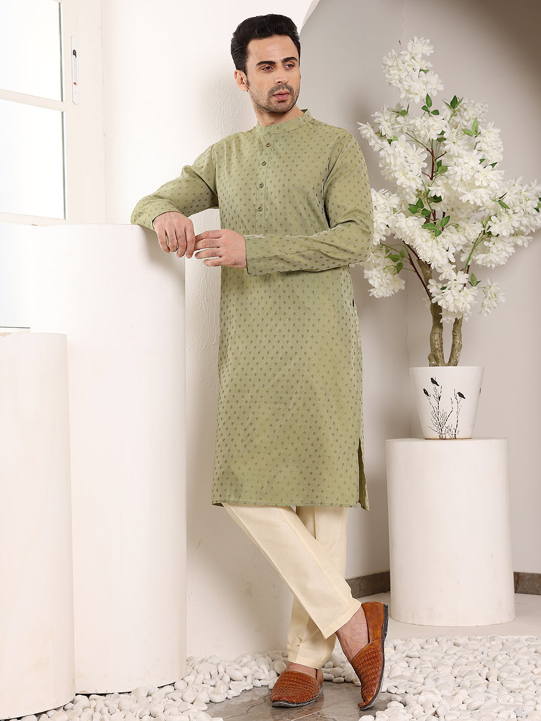 MULTI SHADES Men's Long Sleeve Mandarin Collar Green Straight Viscose Silk Kurta With Textured Effect | Grocsy