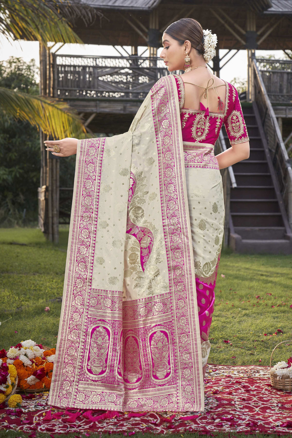 MANOHARI Banarasi Silk Blend Jacquard Work Saree - Pink | Grocsy