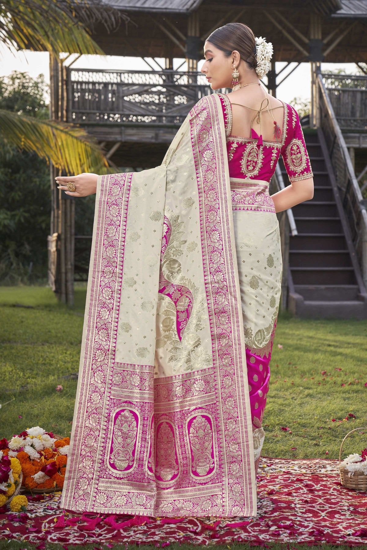 MANOHARI Banarasi Silk Blend Jacquard Work Saree - Pink | Grocsy