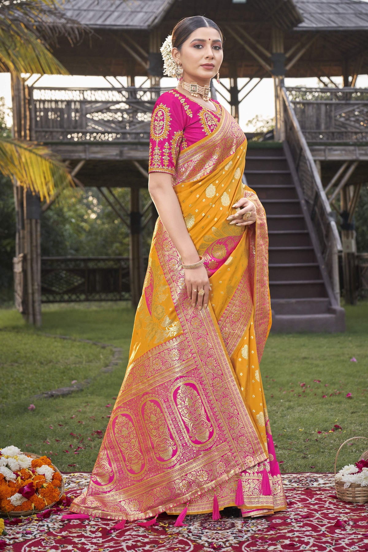MANOHARI Banarasi Silk Blend Jacquard Work Saree - Yellow | Grocsy