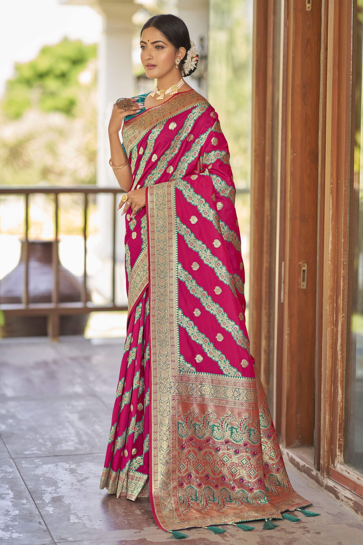 MANOHARI Banarasi Silk Blend Jacquard Work Saree - Pink | Grocsy