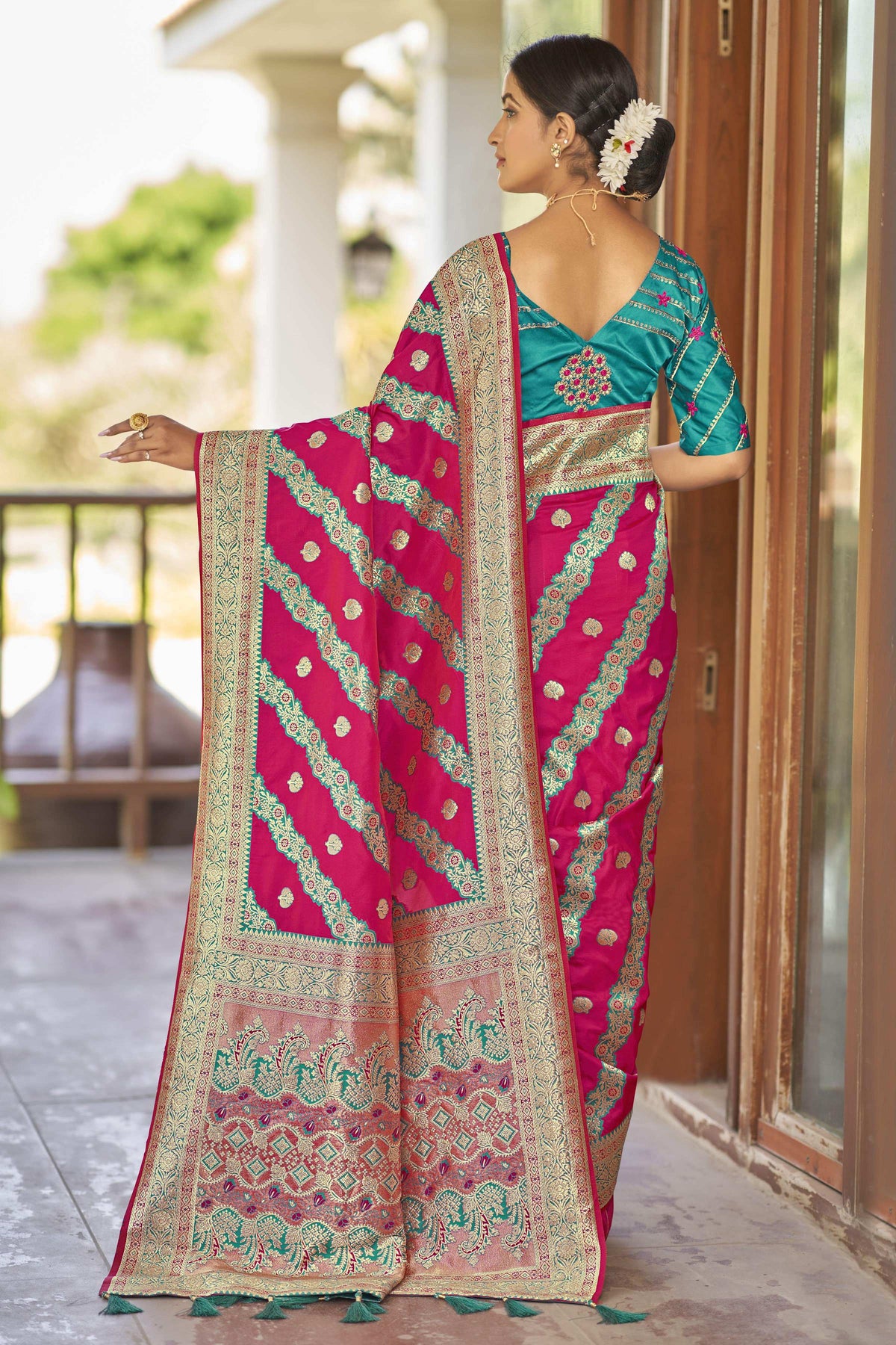 MANOHARI Banarasi Silk Blend Jacquard Work Saree - Pink | Grocsy