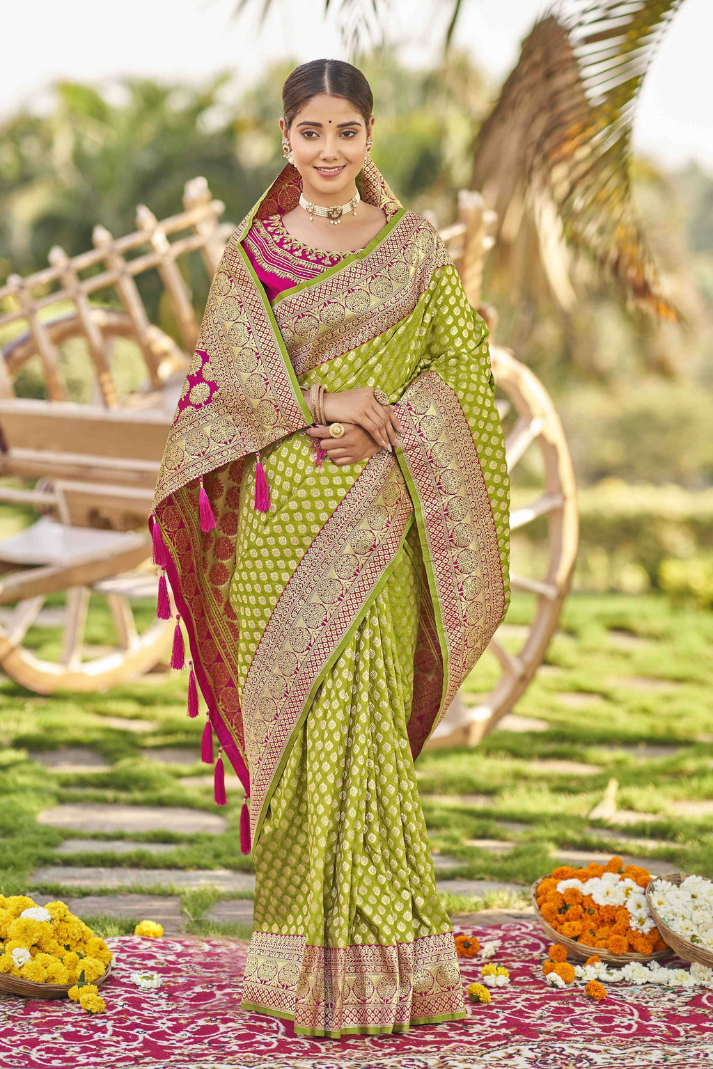 MANOHARI Banarasi Silk Blend Jacquard Work Saree - Green | Grocsy