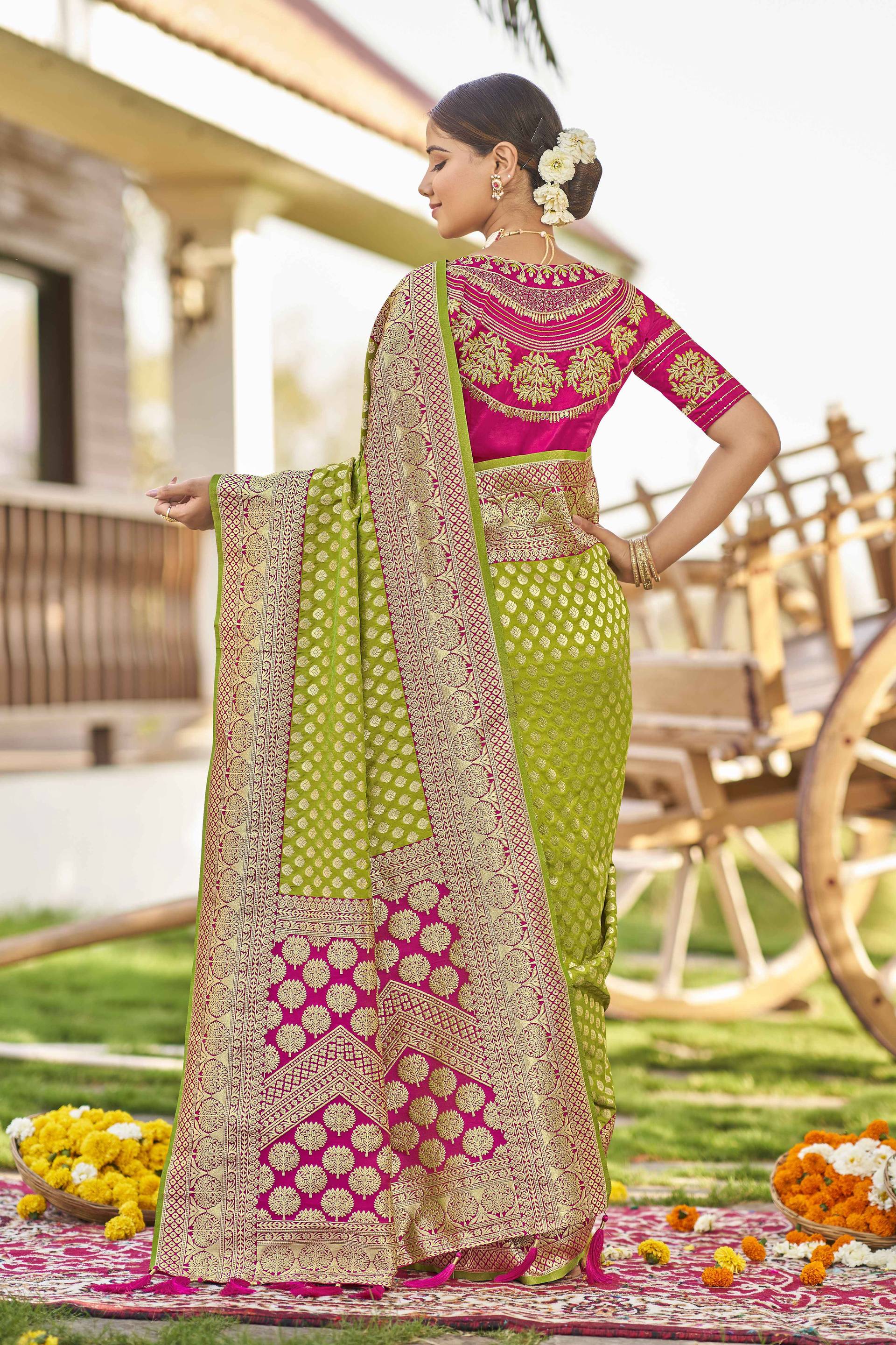 MANOHARI Banarasi Silk Blend Jacquard Work Saree - Green | Grocsy