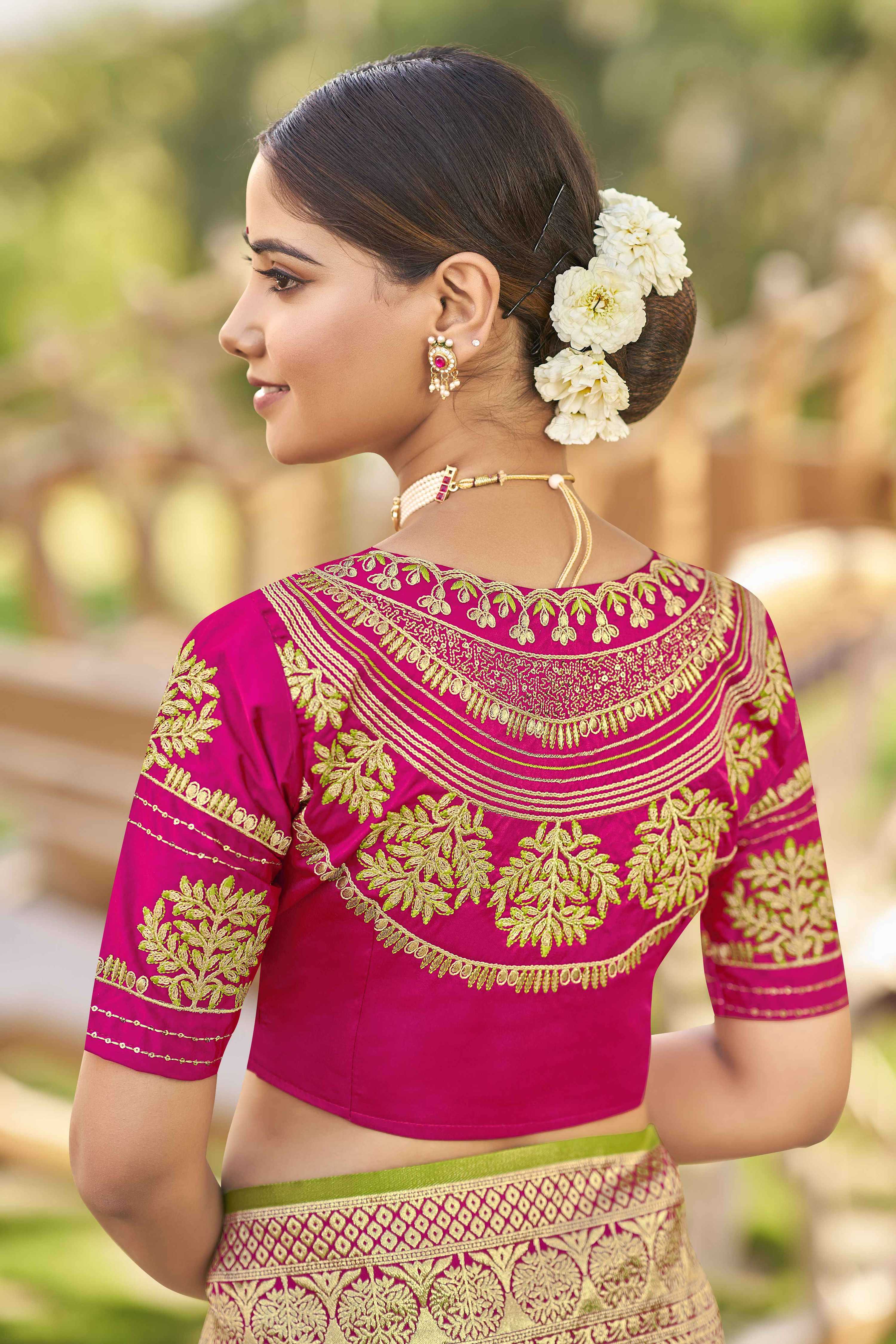 MANOHARI Banarasi Silk Blend Jacquard Work Saree - Green | Grocsy