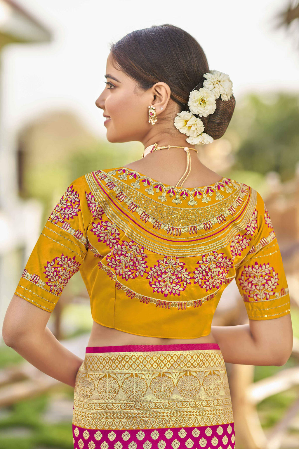 MANOHARI Banarasi Silk Blend Jacquard Work Saree - Pink | Grocsy