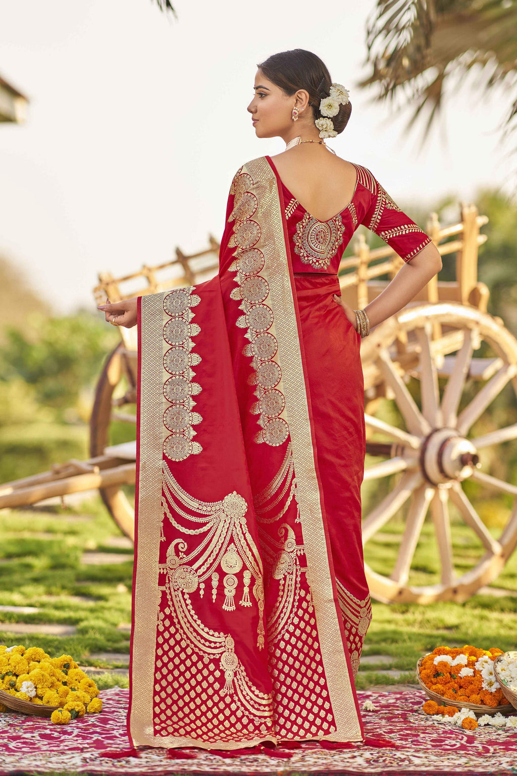 MANOHARI Banarasi Silk Blend Jacquard Work Saree - Red | Grocsy