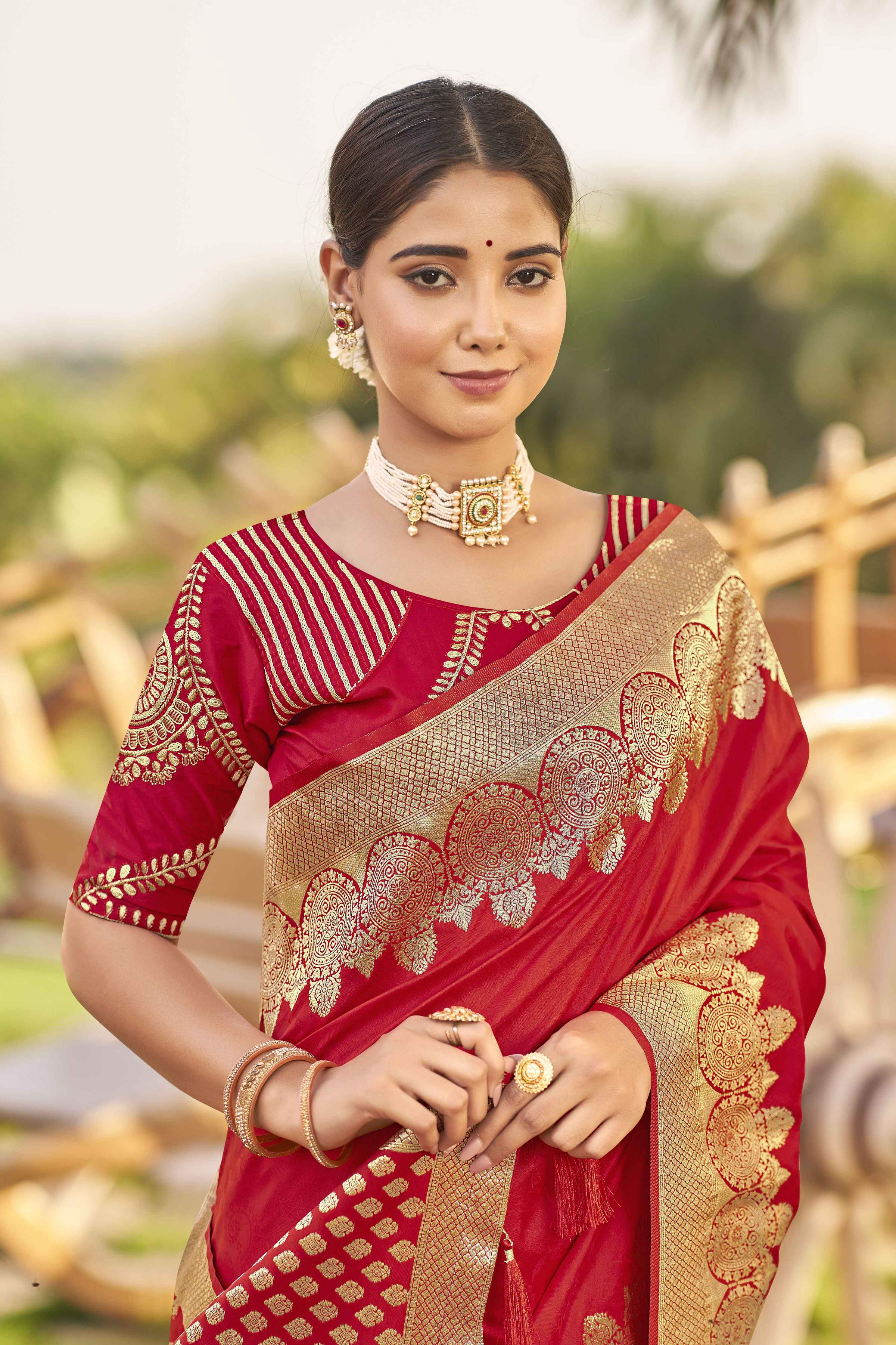 MANOHARI Banarasi Silk Blend Jacquard Work Saree - Red | Grocsy