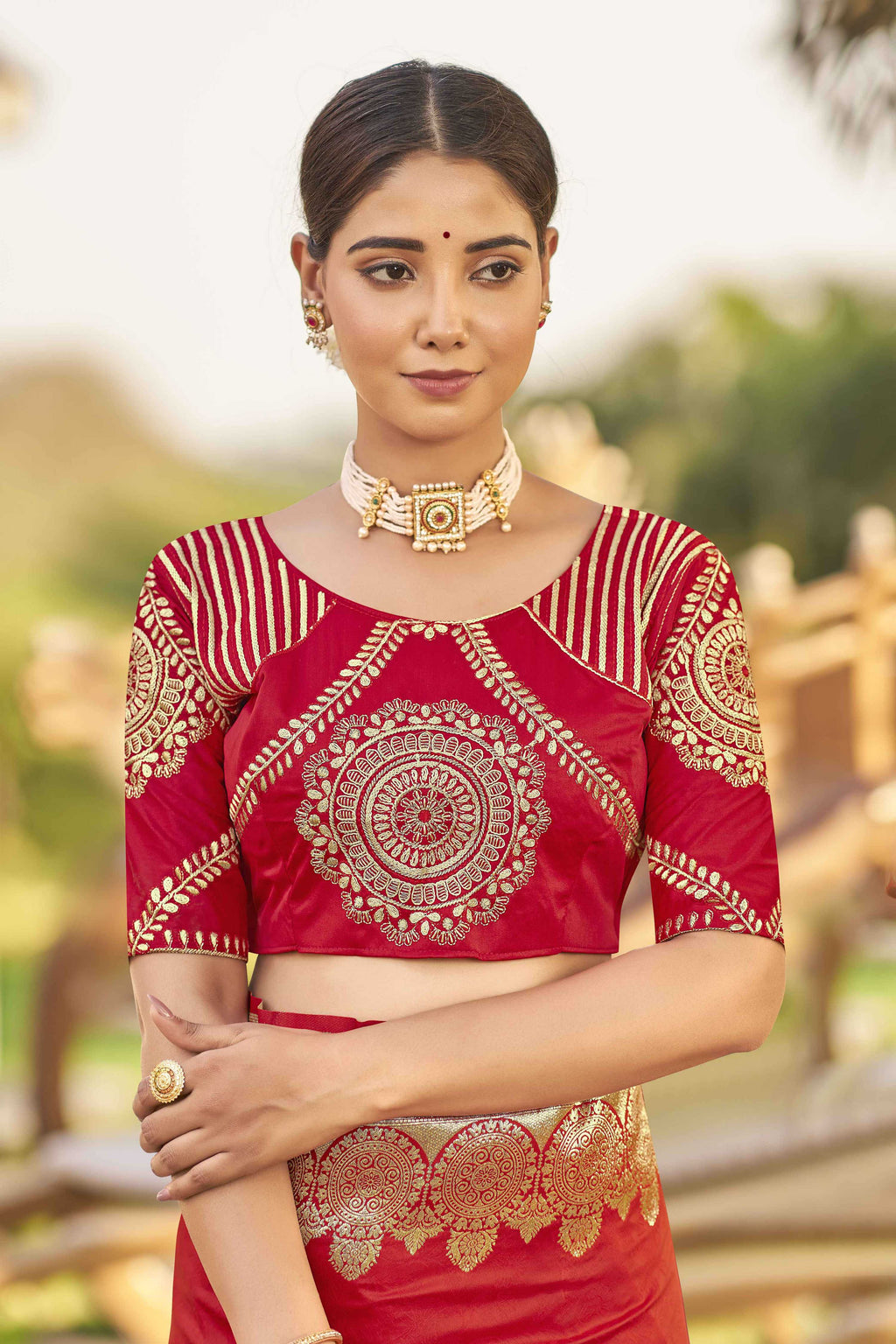 MANOHARI Banarasi Silk Blend Jacquard Work Saree - Red | Grocsy