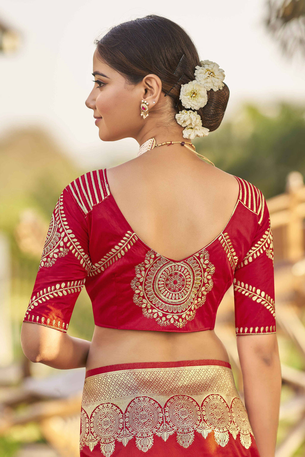 MANOHARI Banarasi Silk Blend Jacquard Work Saree - Red | Grocsy