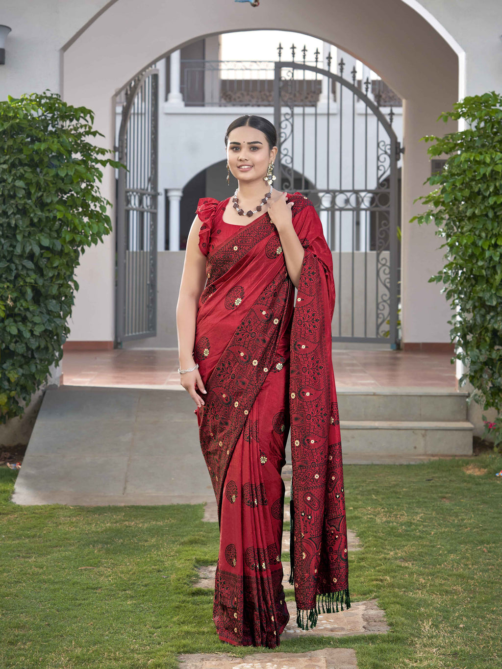 MANOHARI Banarasi Silk Blend Jacquard Work Saree - Red | Grocsy