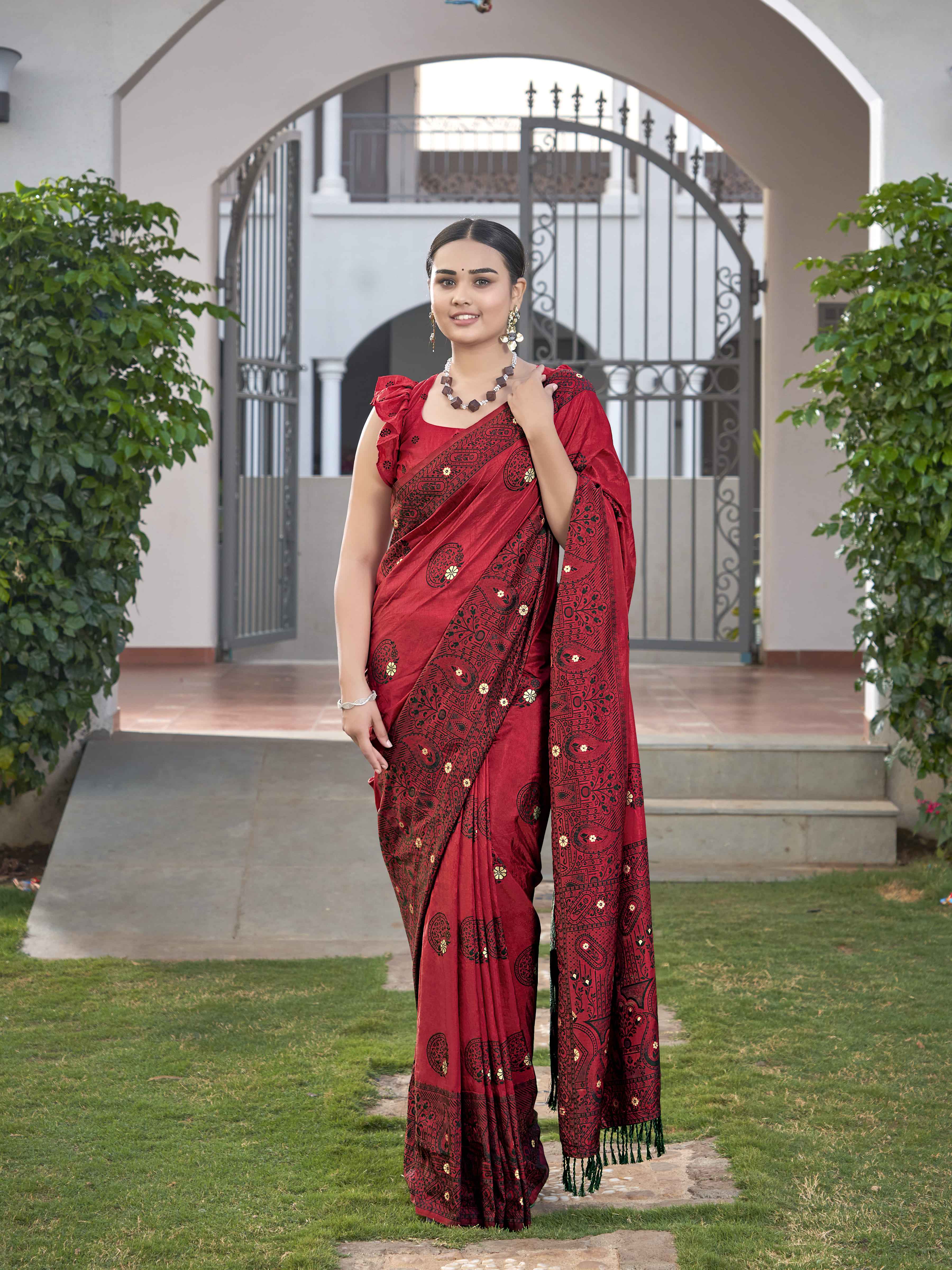 MANOHARI Banarasi Silk Blend Jacquard Work Saree - Red | Grocsy