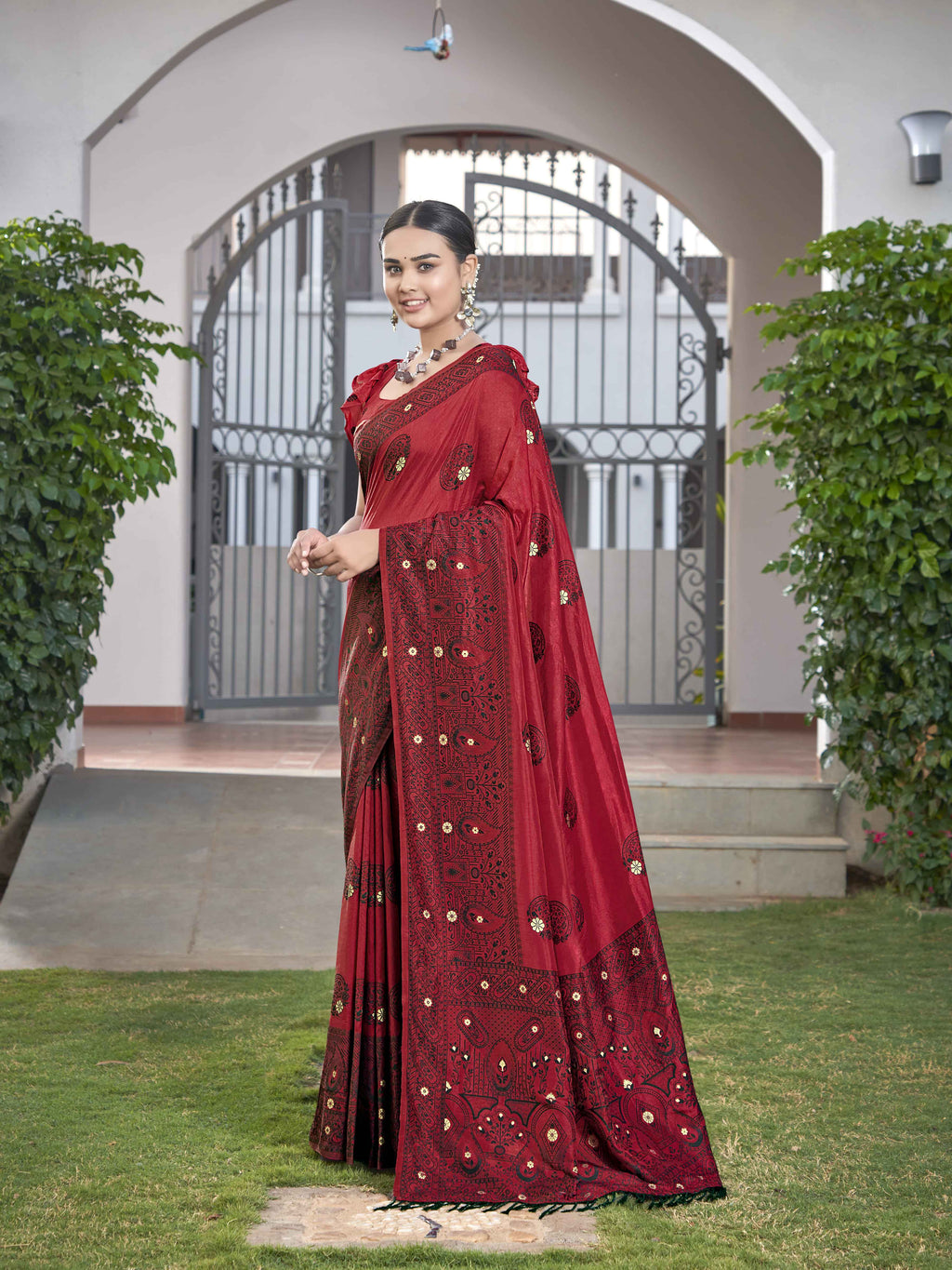 MANOHARI Banarasi Silk Blend Jacquard Work Saree - Red | Grocsy