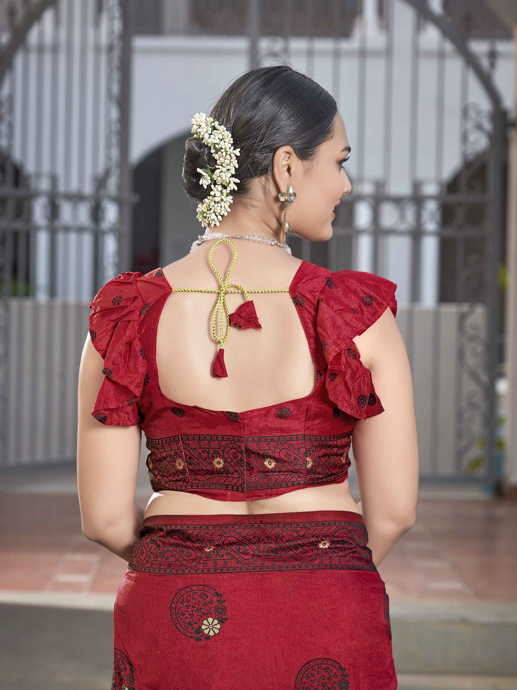 MANOHARI Banarasi Silk Blend Jacquard Work Saree - Red | Grocsy