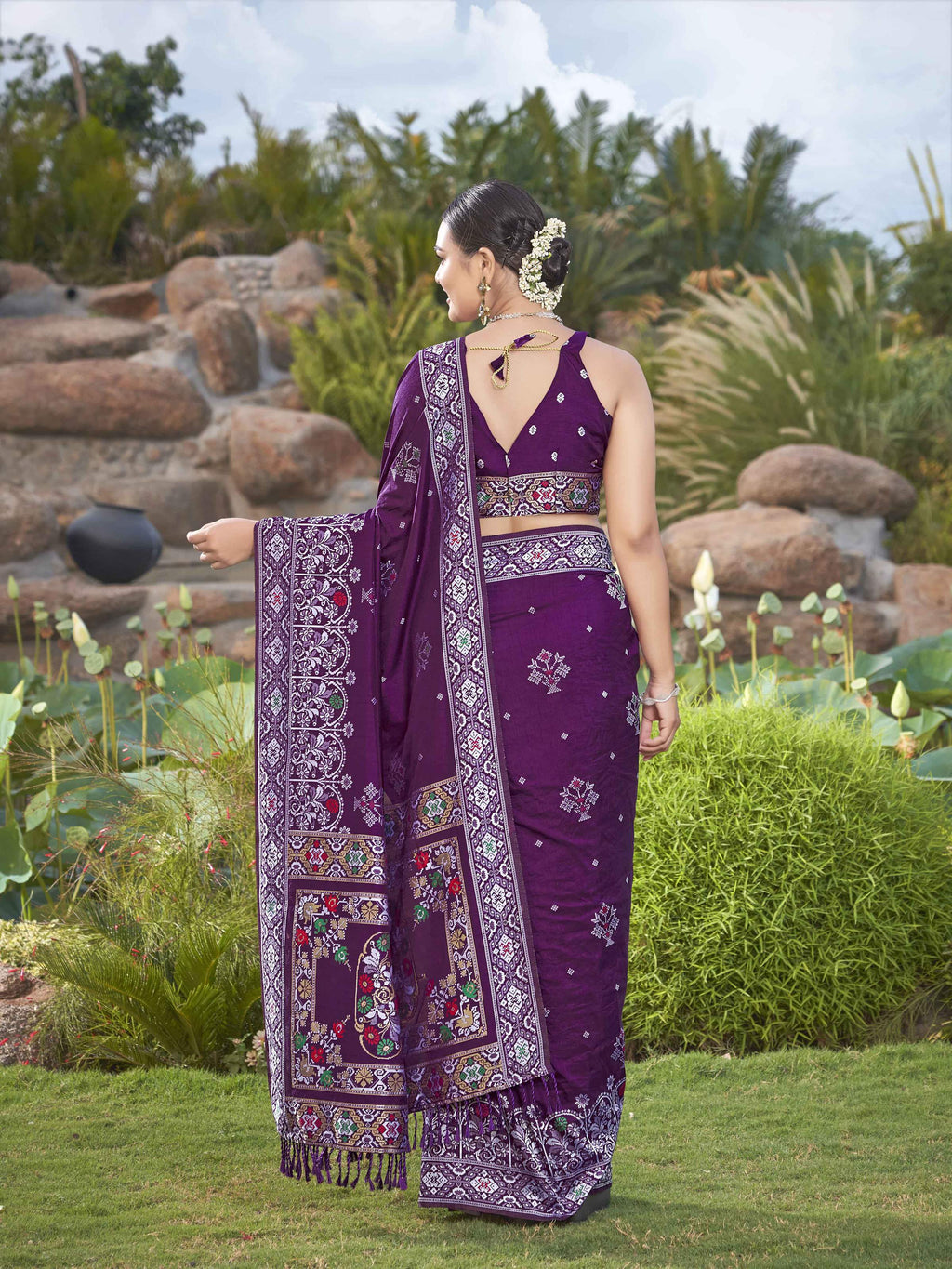 MANOHARI Banarasi Silk Blend Jacquard Work Saree - Purple | Grocsy