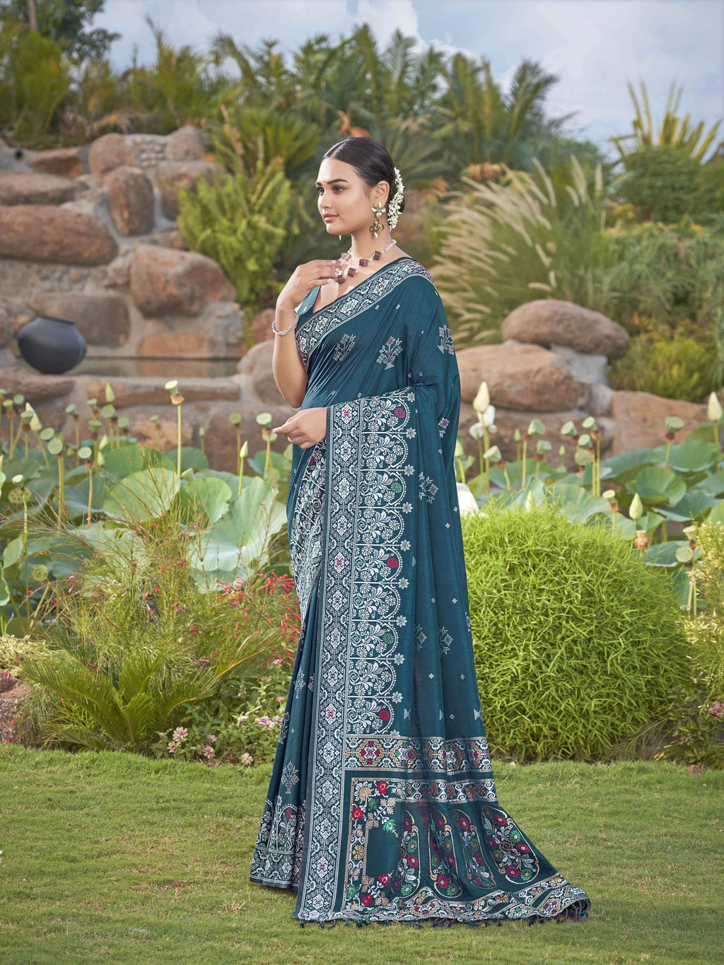 MANOHARI Banarasi Silk Blend Jacquard Work Saree - Blue | Grocsy