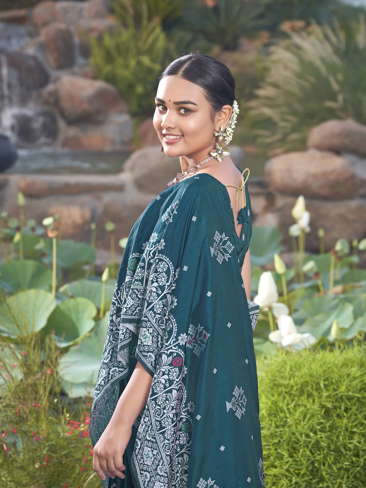 MANOHARI Banarasi Silk Blend Jacquard Work Saree - Blue | Grocsy