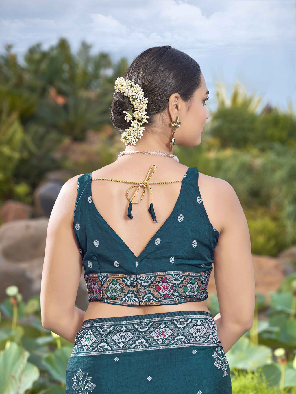 MANOHARI Banarasi Silk Blend Jacquard Work Saree - Blue | Grocsy