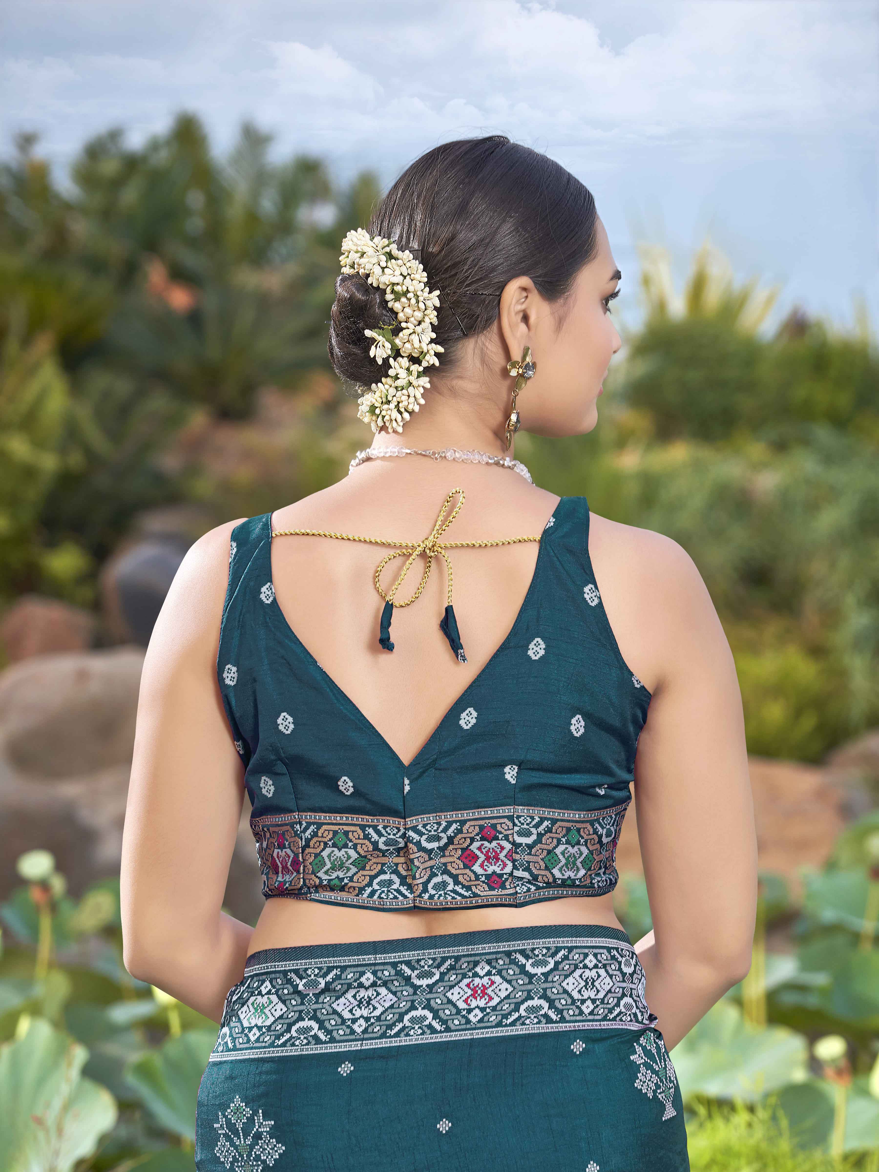 MANOHARI Banarasi Silk Blend Jacquard Work Saree - Blue | Grocsy