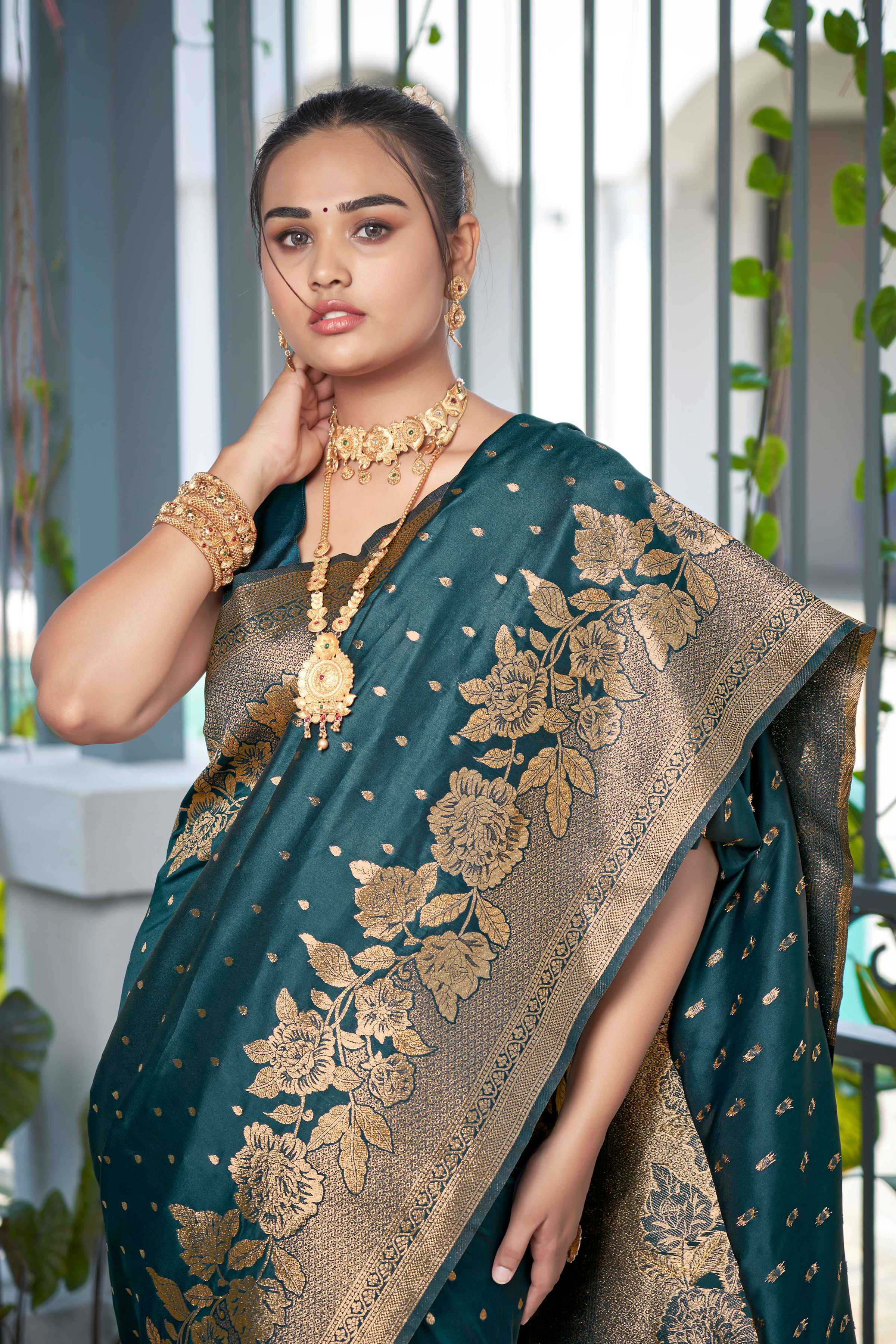MANOHARI Banarasi Silk Blend Jacquard Work Saree - Green | Grocsy