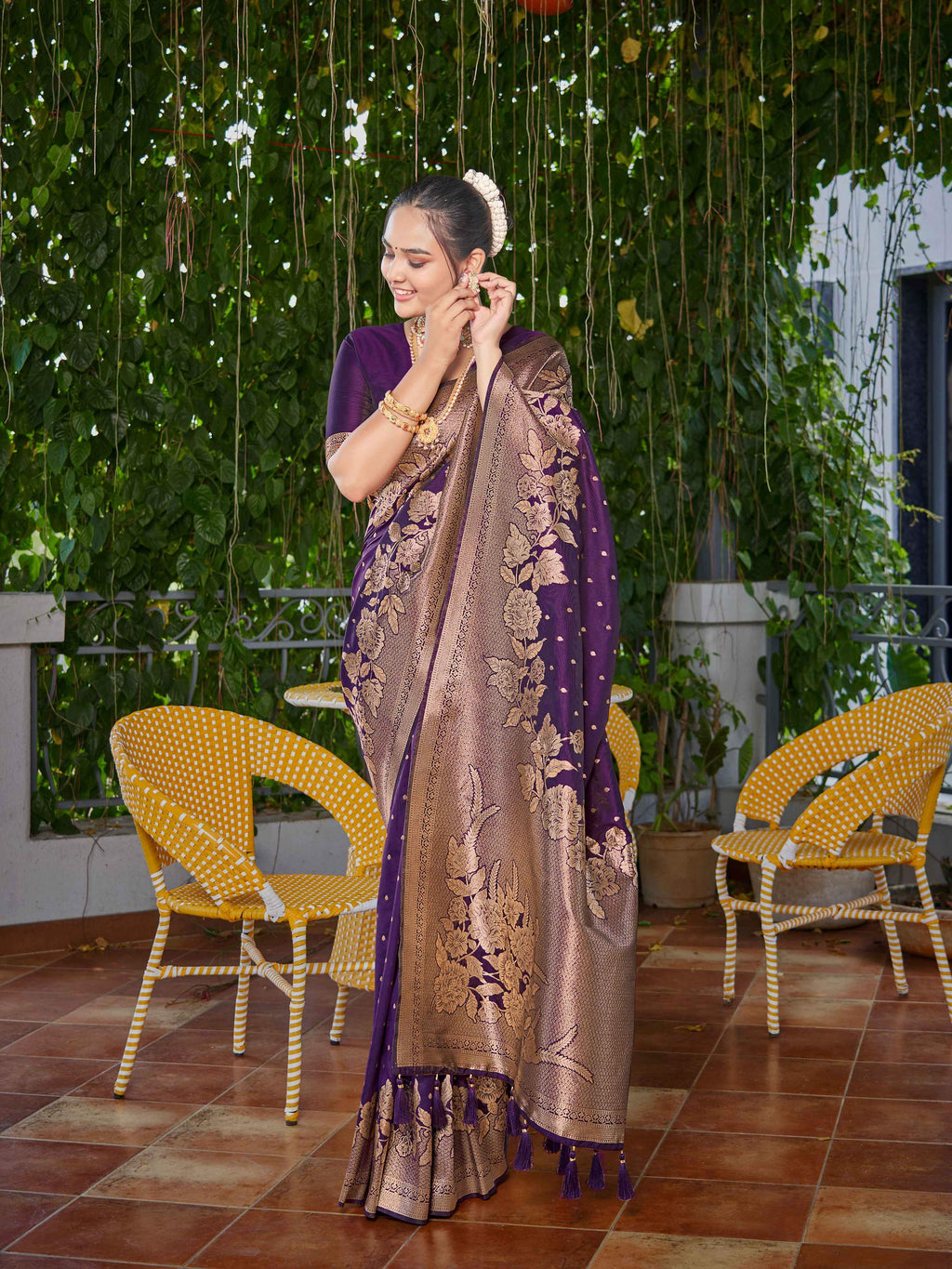 MANOHARI Banarasi Silk Blend Jacquard Work Saree - Purple | Grocsy