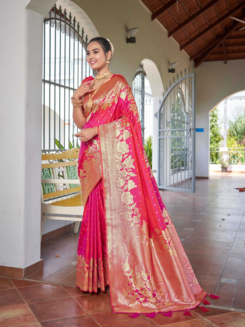 MANOHARI Banarasi Silk Blend Jacquard Work Saree - Pink | Grocsy