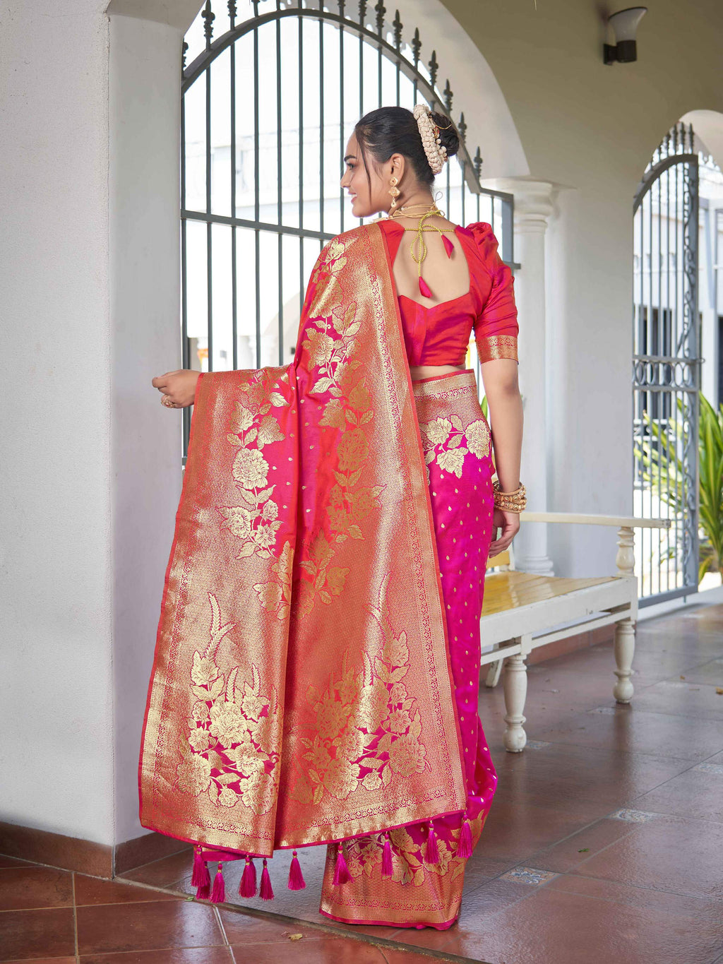 MANOHARI Banarasi Silk Blend Jacquard Work Saree - Pink | Grocsy