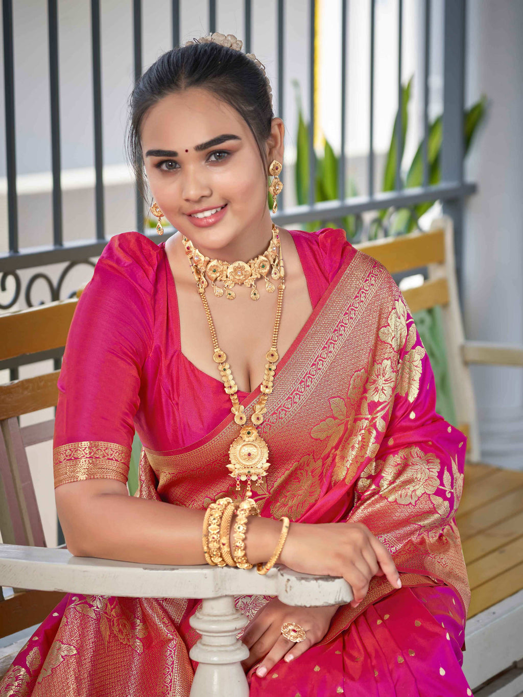 MANOHARI Banarasi Silk Blend Jacquard Work Saree - Pink | Grocsy